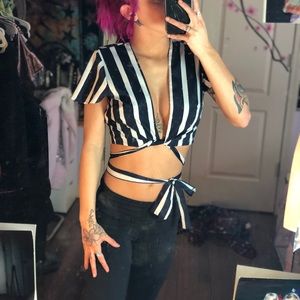 Cute but elegant V cut T-shirt wraparound